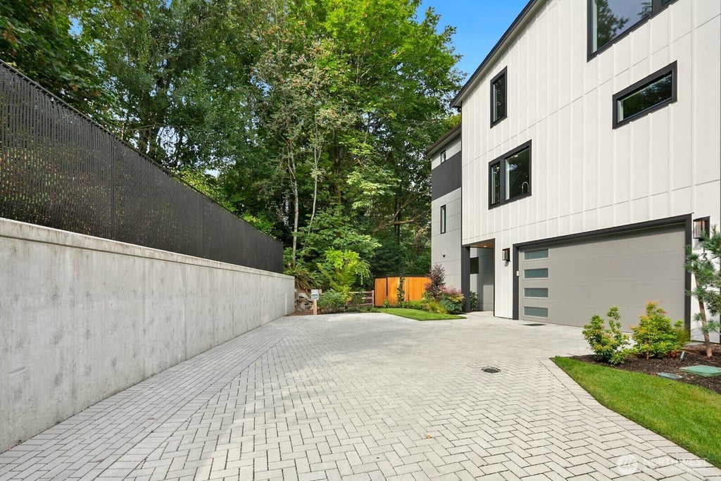 Photo of 13016 SE 19th Court, Bellevue, WA 98005 (MLS # 2553134)