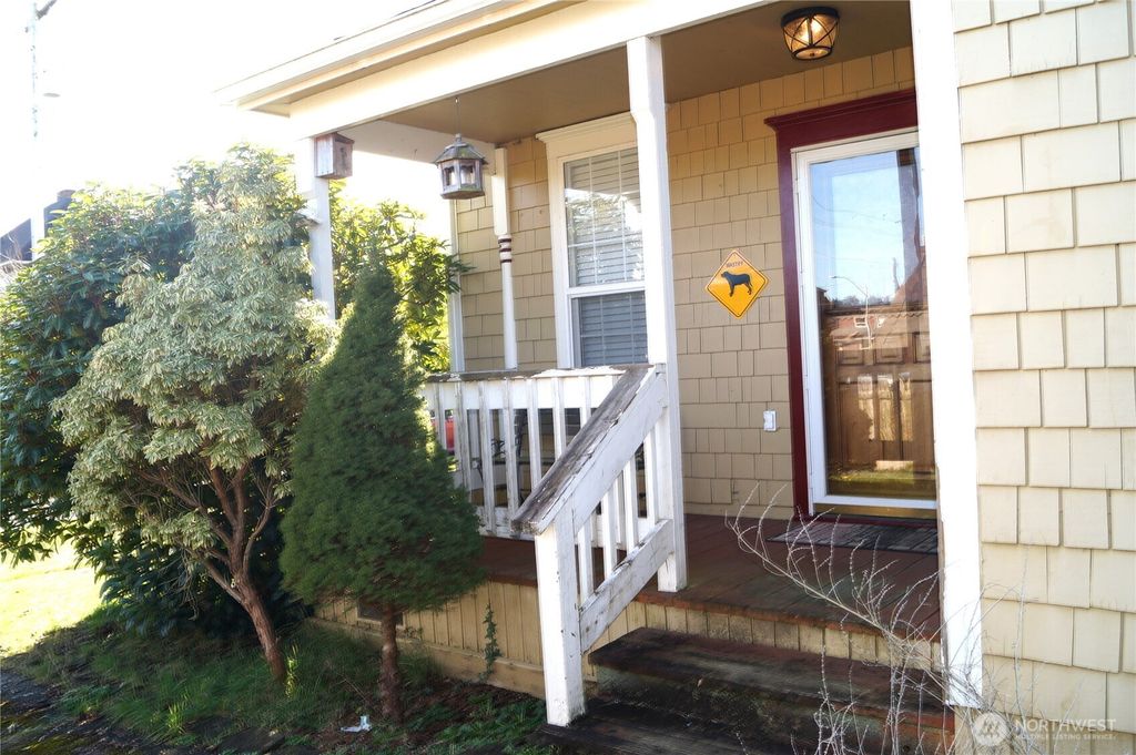 Photo of 114 W 4 th St, Aberdeen, WA 98520 (MLS # 2480455)