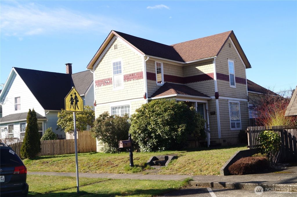 Photo of 114 W 4 th St, Aberdeen, WA 98520 (MLS # 2480455)