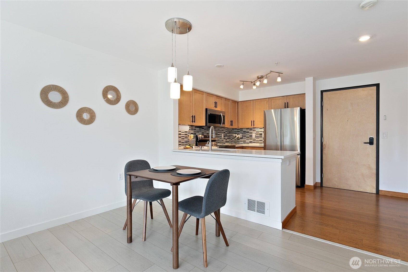 827 Hiawatha Place S 402