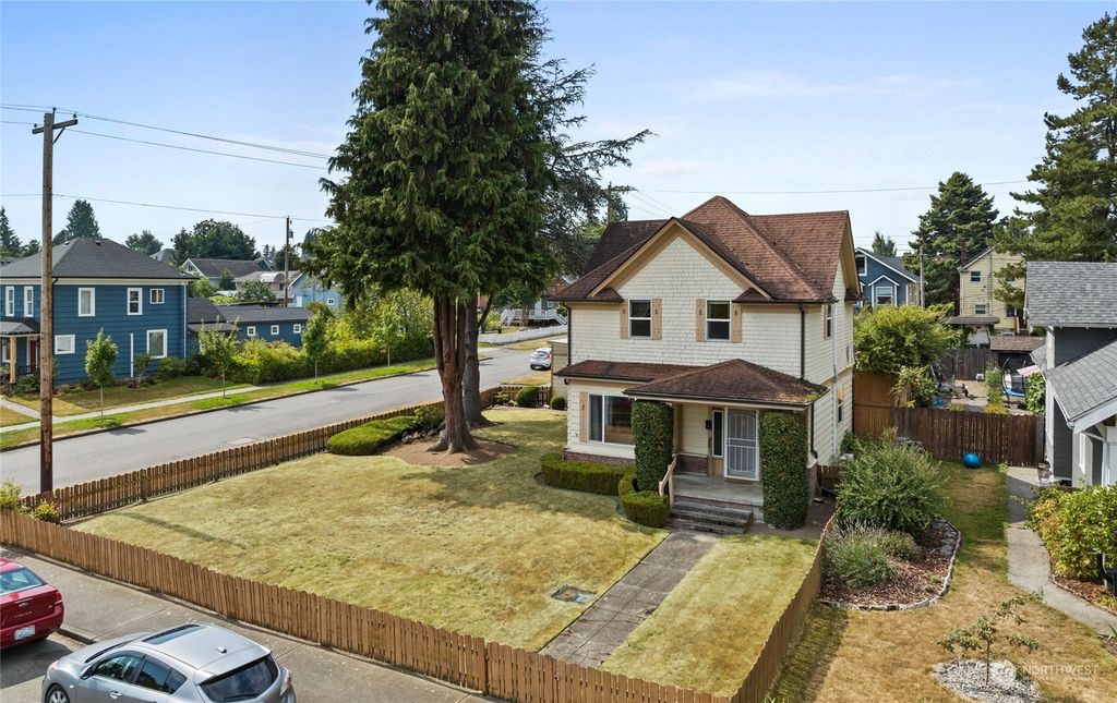 Photo of 1932 Oakes Avenue, Everett, WA 98201 (MLS # 2151005)