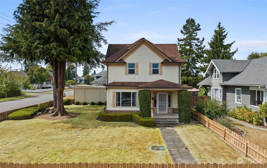 Photo of 1932 Oakes Avenue, Everett, WA 98201 (MLS # 2151005)