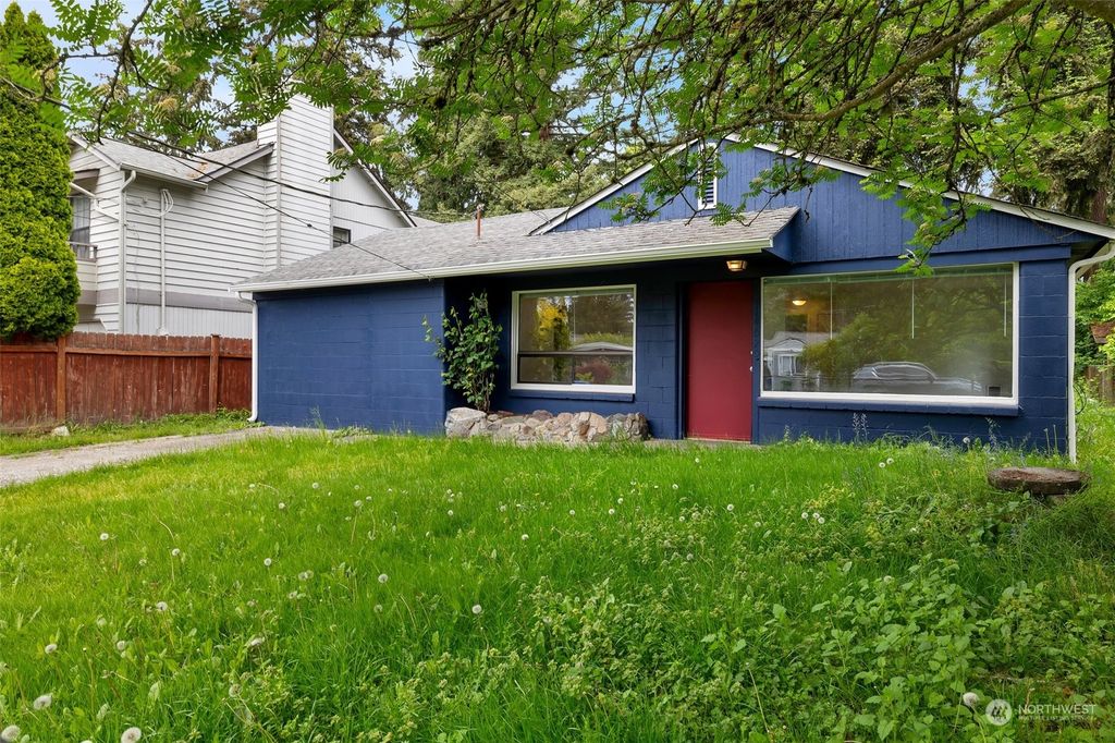 Photo of 14020 Wallingford Avenue N, Seattle, WA 98133 (MLS # 2239992)