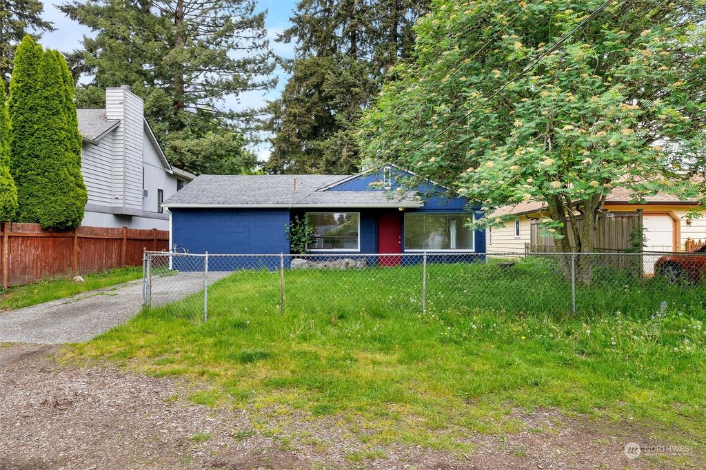 Photo of 14020 Wallingford Avenue N, Seattle, WA 98133 (MLS # 2239992)