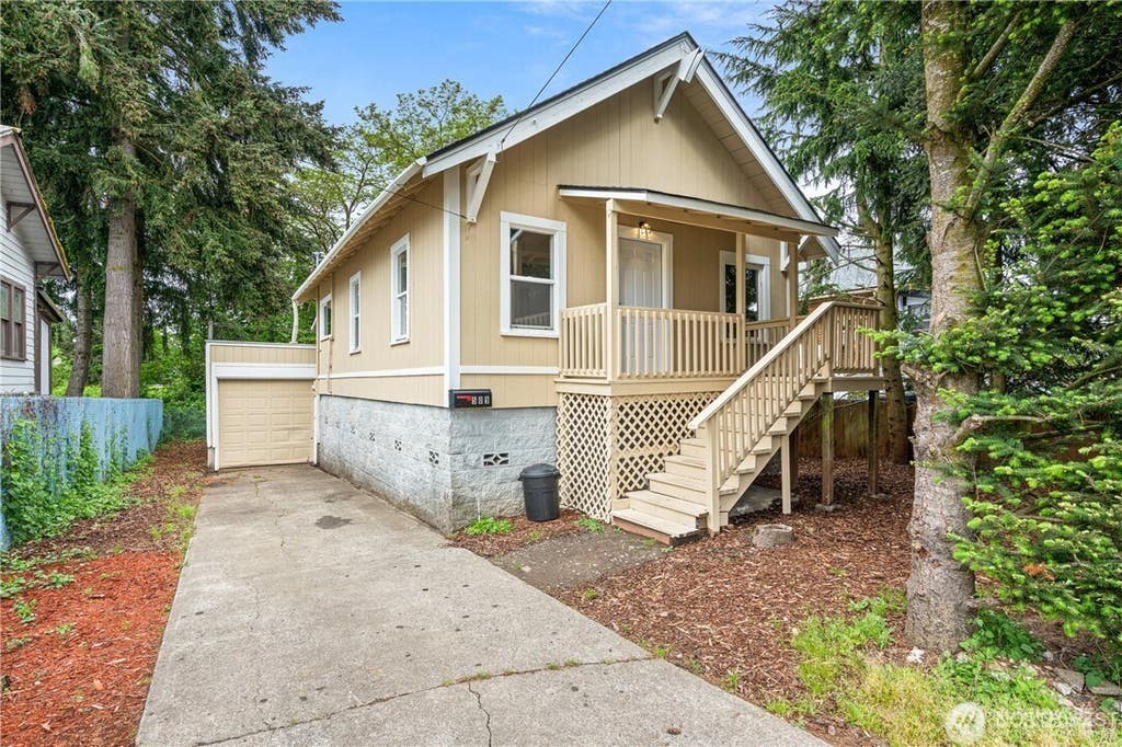 Photo of 509 Yew Street, Centralia, WA 98531 (MLS # 2550223)