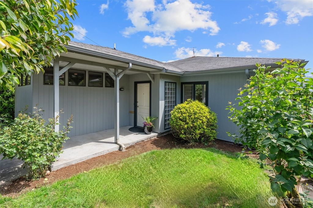 Photo of 2922 5th Avenue W, Seattle, WA 98119 (MLS # 2377956)