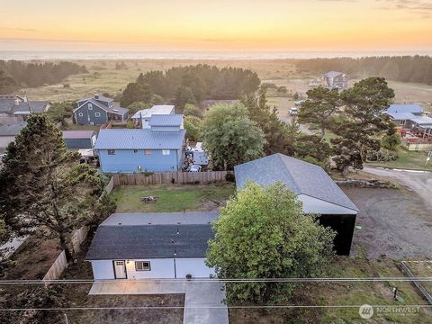 Photo of 1404 133rd Place, Long Beach, WA 98631 (MLS # 2433978)