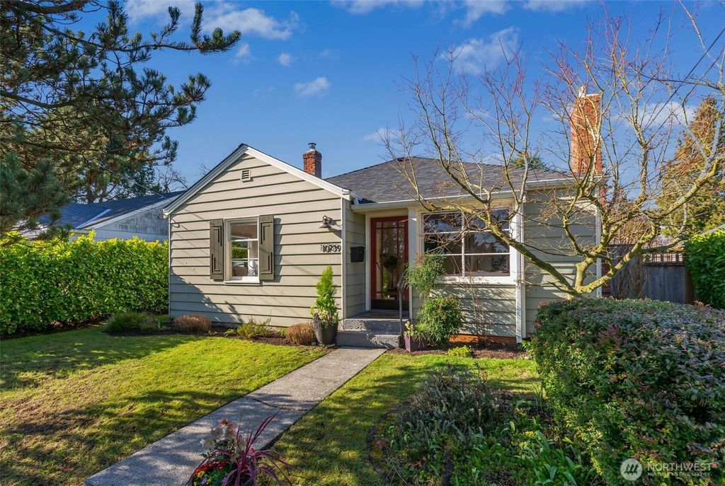 Photo of 10739 Fremont Avenue N, Seattle, WA 98133 (MLS # 2478240)