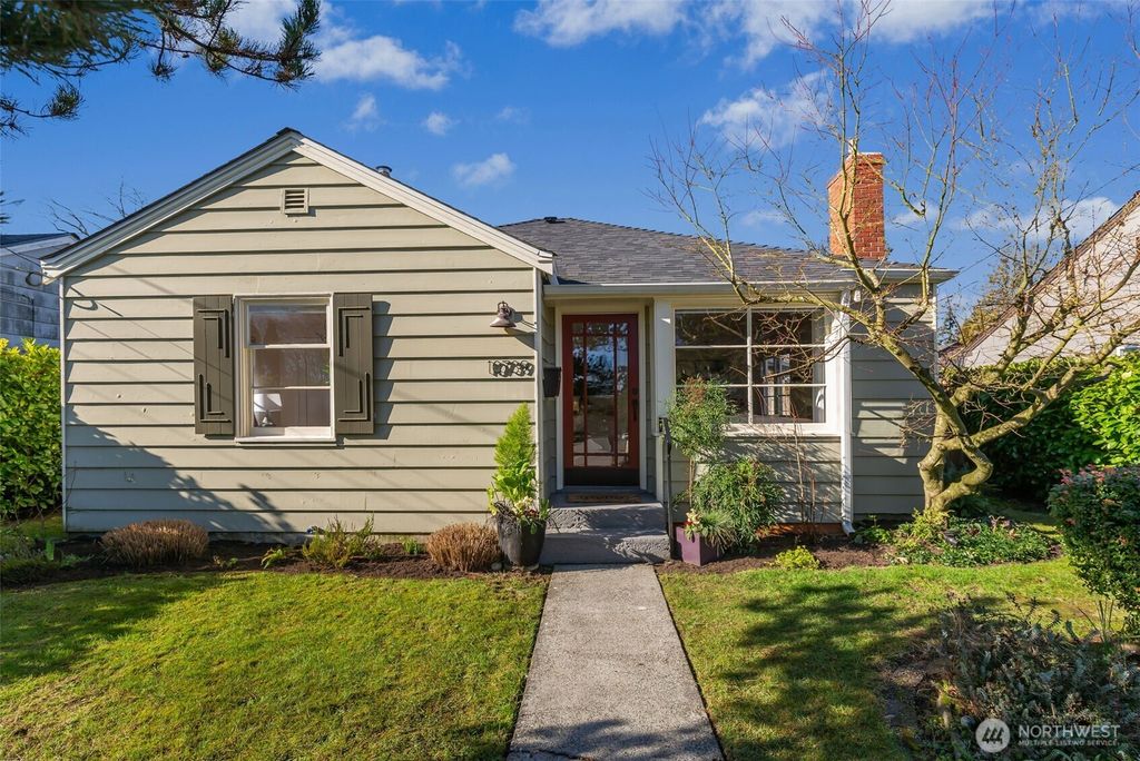 Photo of 10739 Fremont Avenue N, Seattle, WA 98133 (MLS # 2478240)