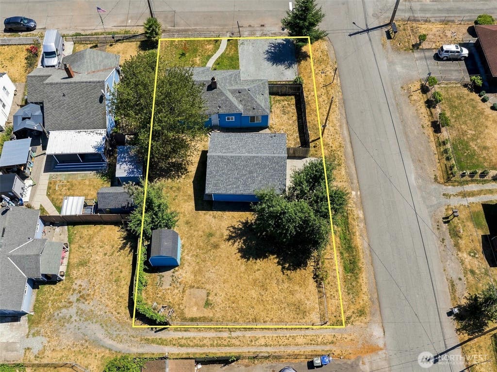 Photo of 17053 35th Avenue S, SeaTac, WA 98188 (MLS # 2562733)