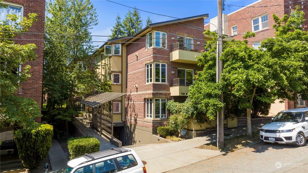 Photo of 719 2nd Avenue W #302, Seattle, WA 98119 (MLS # 2135603)