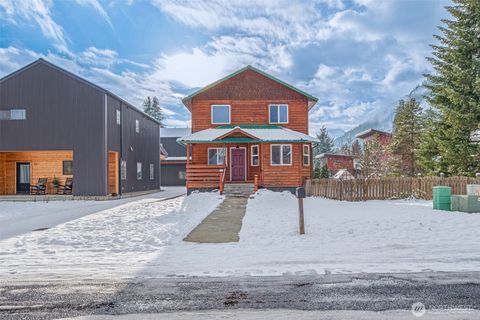 Photo of 213 Park Ave, Leavenworth, WA 98826 (MLS # 2464935)