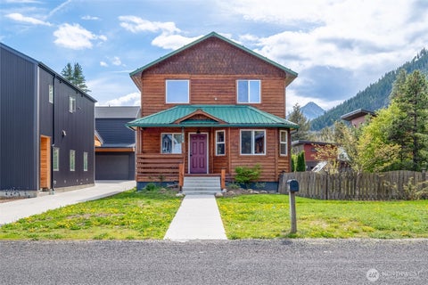 Photo of 213 Park Ave, Leavenworth, WA 98826 (MLS # 2464935)