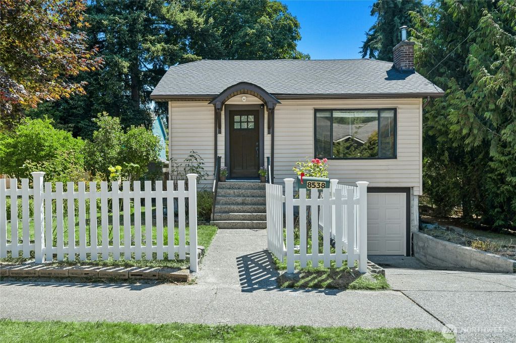 Photo of 8538 Ashworth Avenue N, Seattle, WA 98103 (MLS # 2555589)