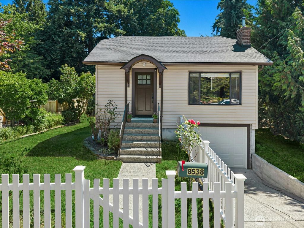 Photo of 8538 Ashworth Avenue N, Seattle, WA 98103 (MLS # 2555589)