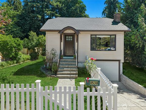 Photo of 8538 Ashworth Avenue N, Seattle, WA 98103 (MLS # 2555589)