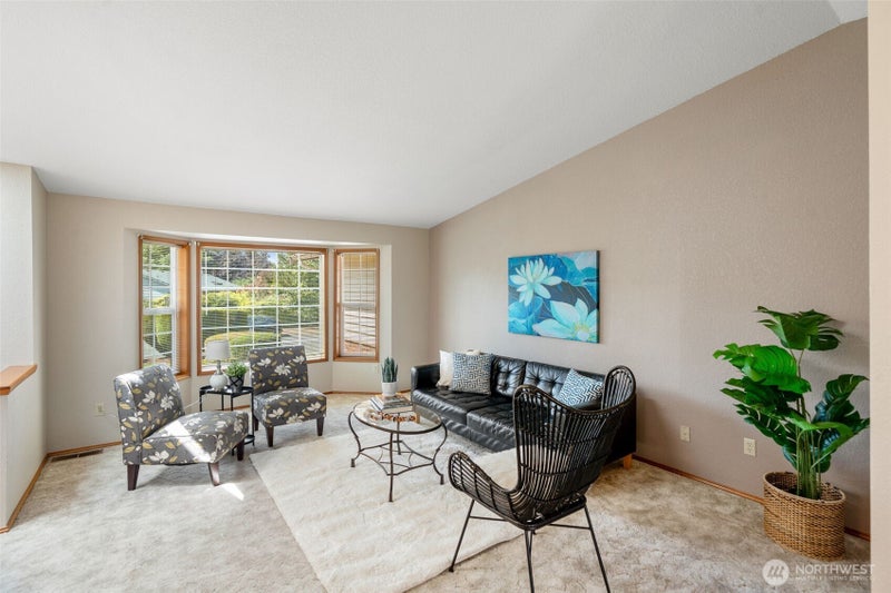 3746 Golden Eagle Loop SE