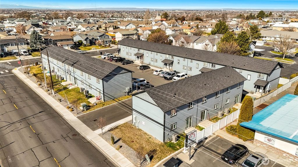 Photo of 1525 S Monroe Street, Moses Lake, WA 98837 (MLS # 2490030)