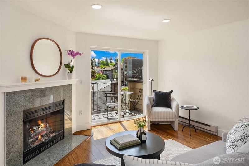 4831 Fauntleroy Way SW 305