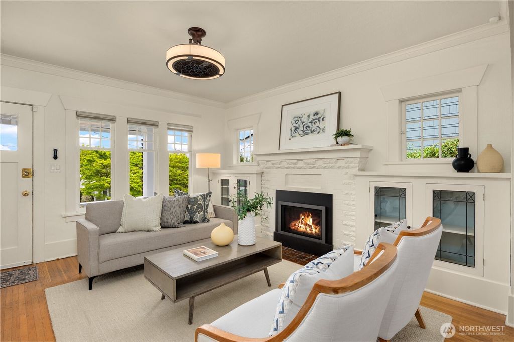 Photo of 4747 Latona Avenue NE, Seattle, WA 98105 (MLS # 2494550)