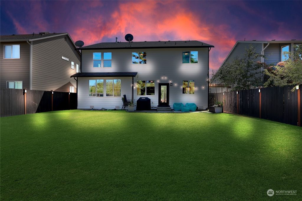Photo of 22720 SE 286th ST St, Maple Valley, WA 98038 (MLS # 2270105)
