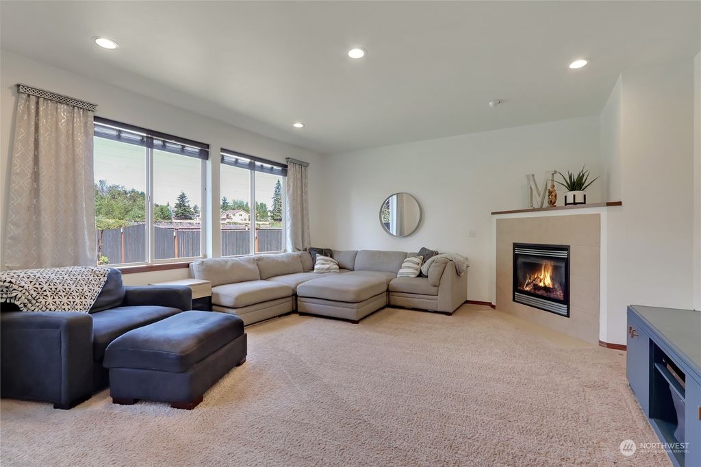 Photo of 22720 SE 286th ST St, Maple Valley, WA 98038 (MLS # 2270105)