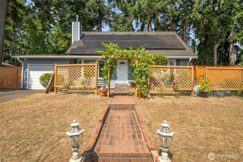 Photo of 12086 NE 137th Court, Kirkland, WA 98034 (MLS # 2571083)