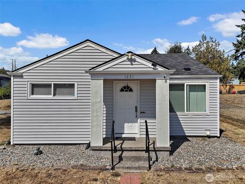Photo of 1221 111th Street S, Tacoma, WA 98444 (MLS # 2424073)