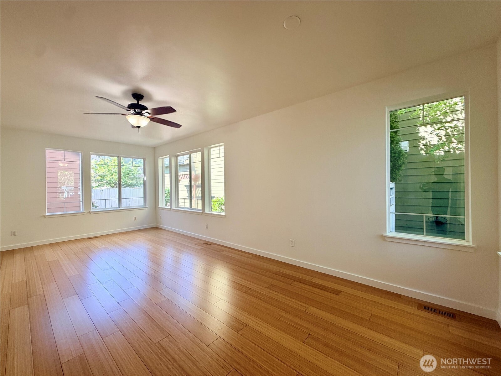 4611 NE 5th Place