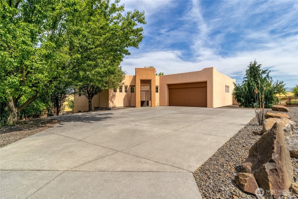 Photo of 159 Coyote Ridge Drive, Walla Walla, WA 99362 (MLS # 2548838)