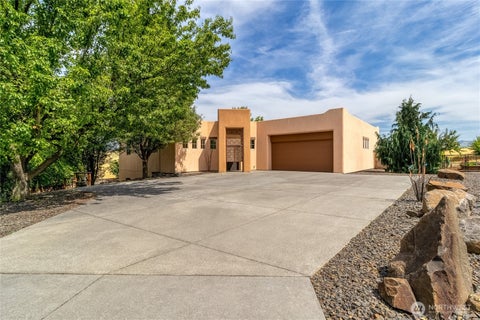 Photo of 159 Coyote Ridge Drive, Walla Walla, WA 99362 (MLS # 2548838)