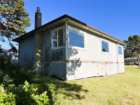 Photo of 1402 198th Place, Long Beach, WA 98631 (MLS # 2261746)