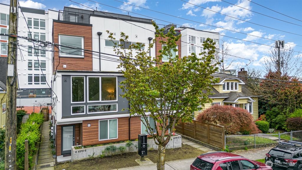 Photo of 437 NE 73rd Street #A, Seattle, WA 98115 (MLS # 2508883)