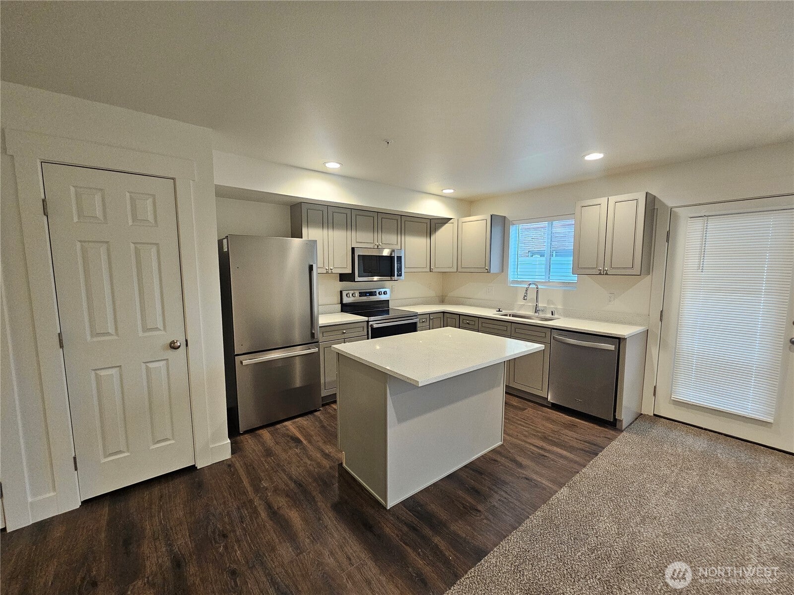 211 E 6th Avenue