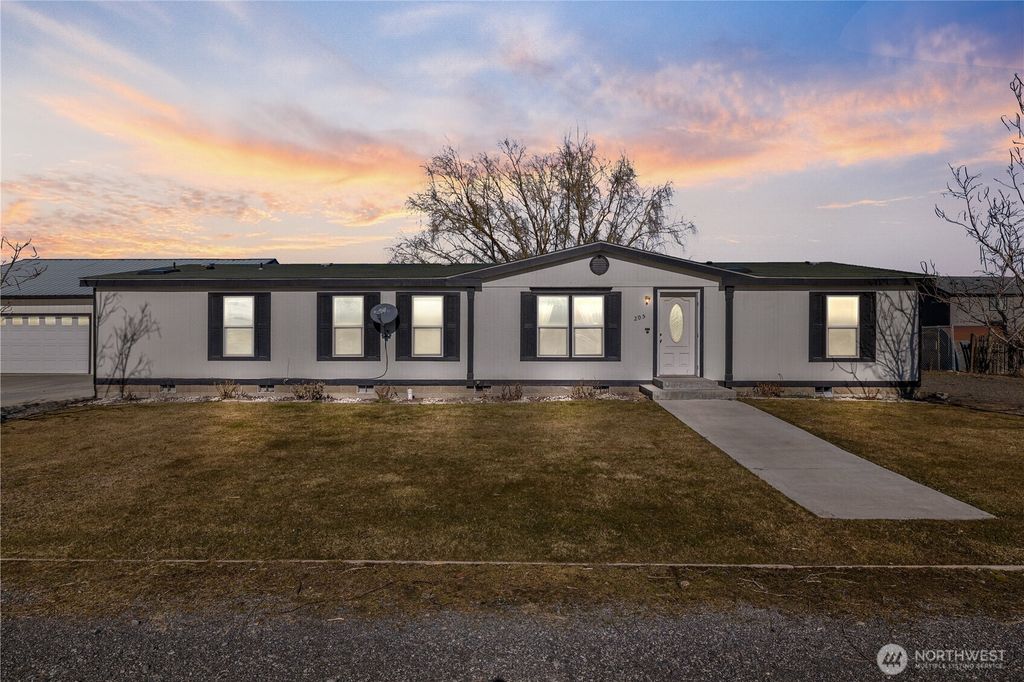 Photo of 205 Priest Rapids Drive, Mattawa, WA 99349 (MLS # 2480917)