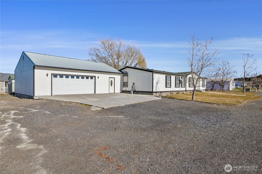 Photo of 205 Priest Rapids Drive, Mattawa, WA 99349 (MLS # 2480917)