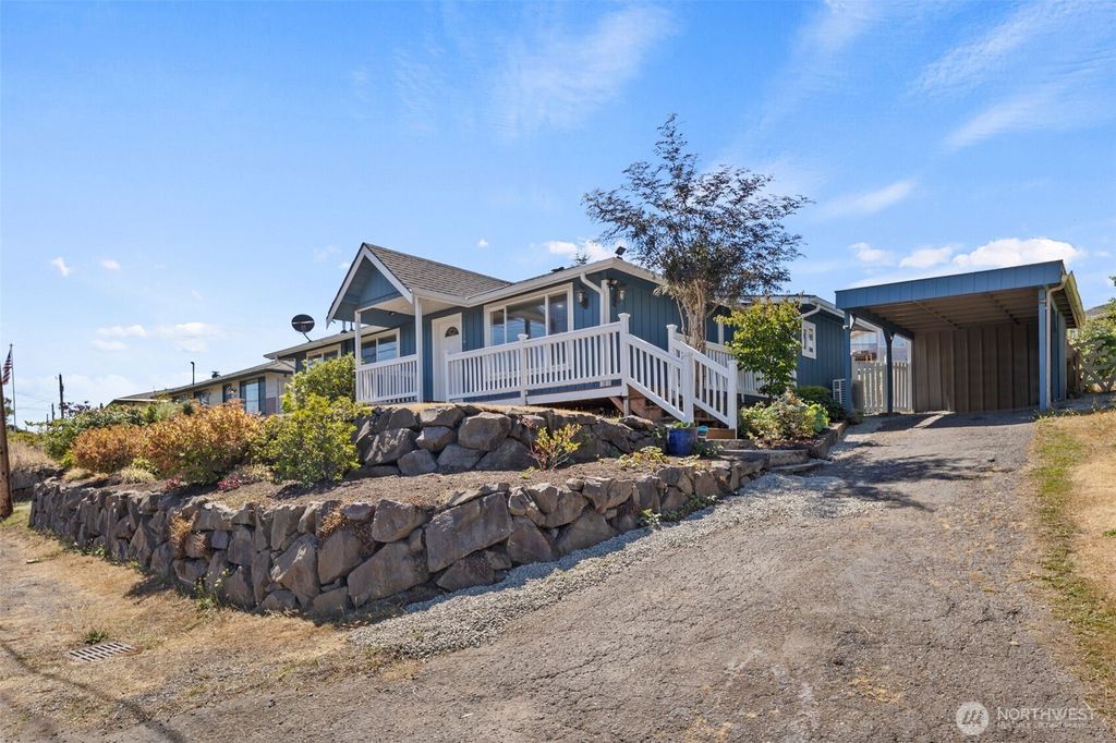 Photo of 216 Bridge Way, Everett, WA 98201 (MLS # 2420276)