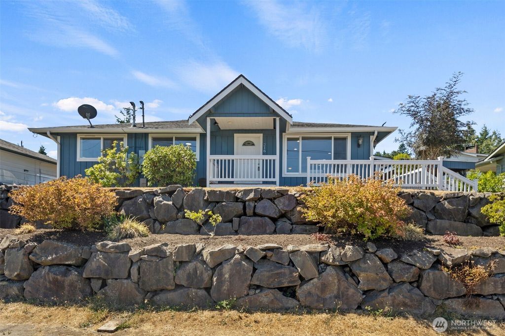 Photo of 216 Bridge Way, Everett, WA 98201 (MLS # 2420276)