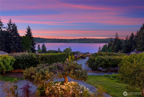 Photo of 7580 SE 71st Street, Mercer Island, WA 98040 (MLS # 2479115)