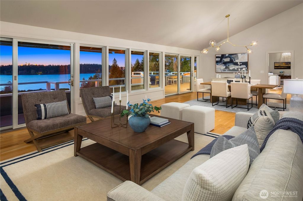 Photo of 7580 SE 71st Street, Mercer Island, WA 98040 (MLS # 2479115)