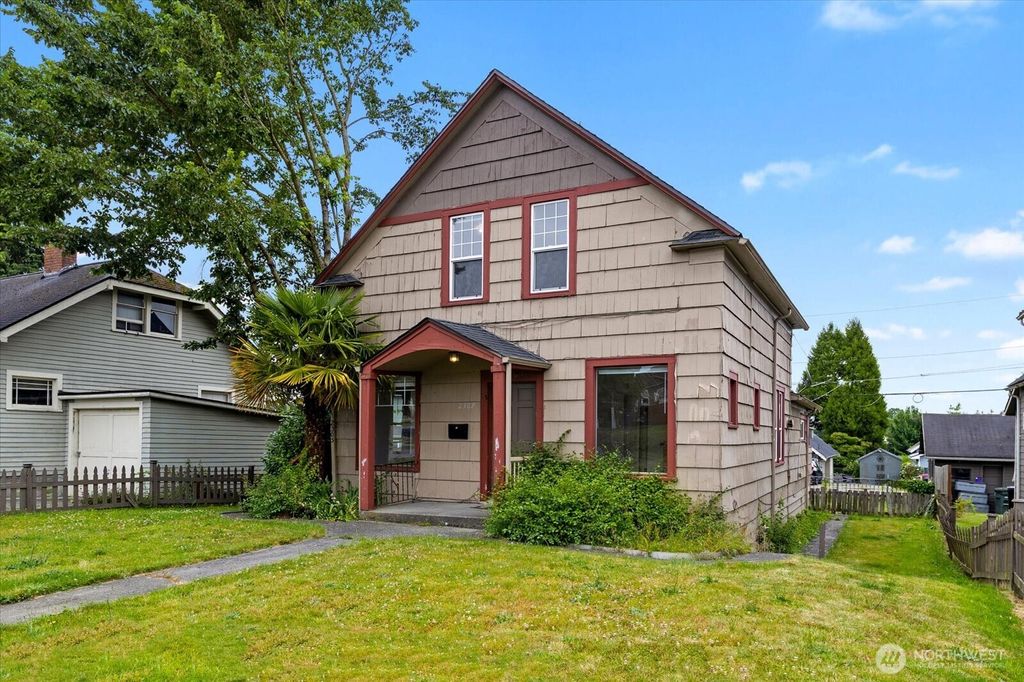 Photo of 2307 Rockefeller AVE, Everett, WA 98201 (MLS # 2550423)