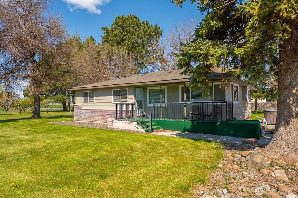 Photo of 11627 Road K NE, Moses Lake, WA 98837 (MLS # 2486507)