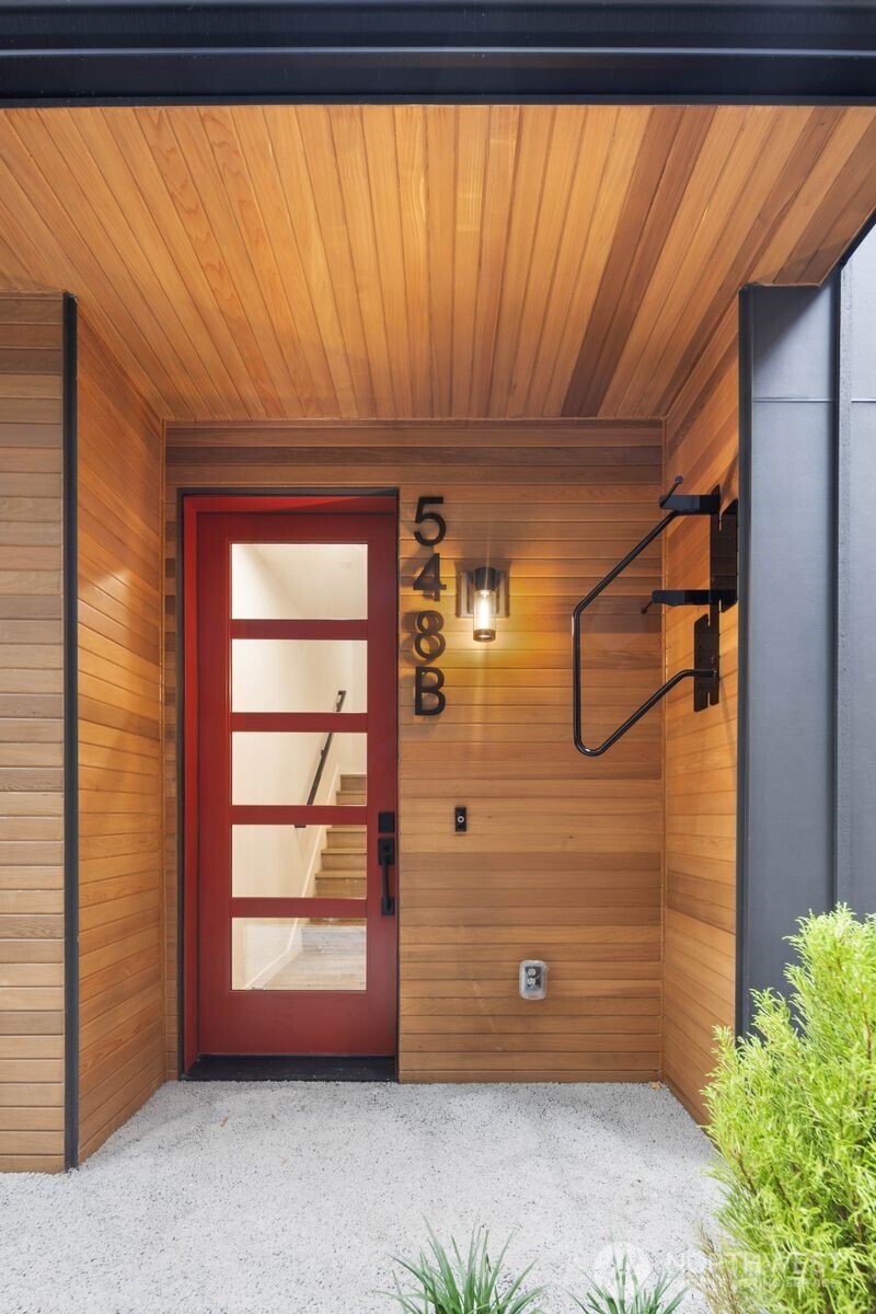 548 S Cloverdale Street B