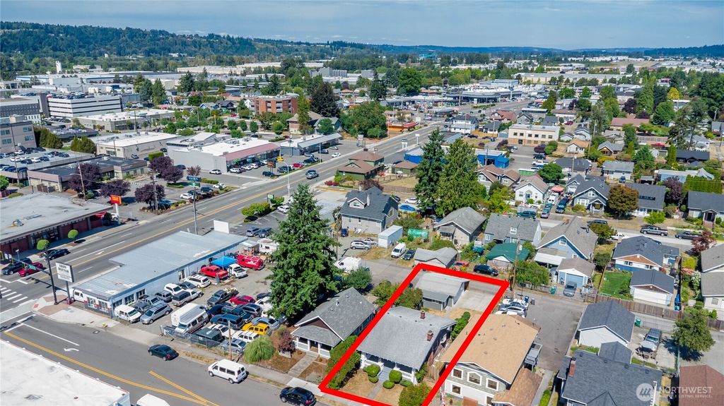 Photo of 319 1st Street NE, Auburn, WA 98002 (MLS # 2421504)