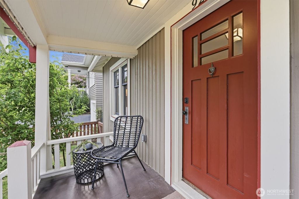Photo of 924 N 75th Street, Seattle, WA 98103 (MLS # 2522931)