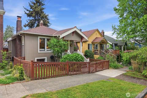 Photo of 924 N 75th Street, Seattle, WA 98103 (MLS # 2522931)