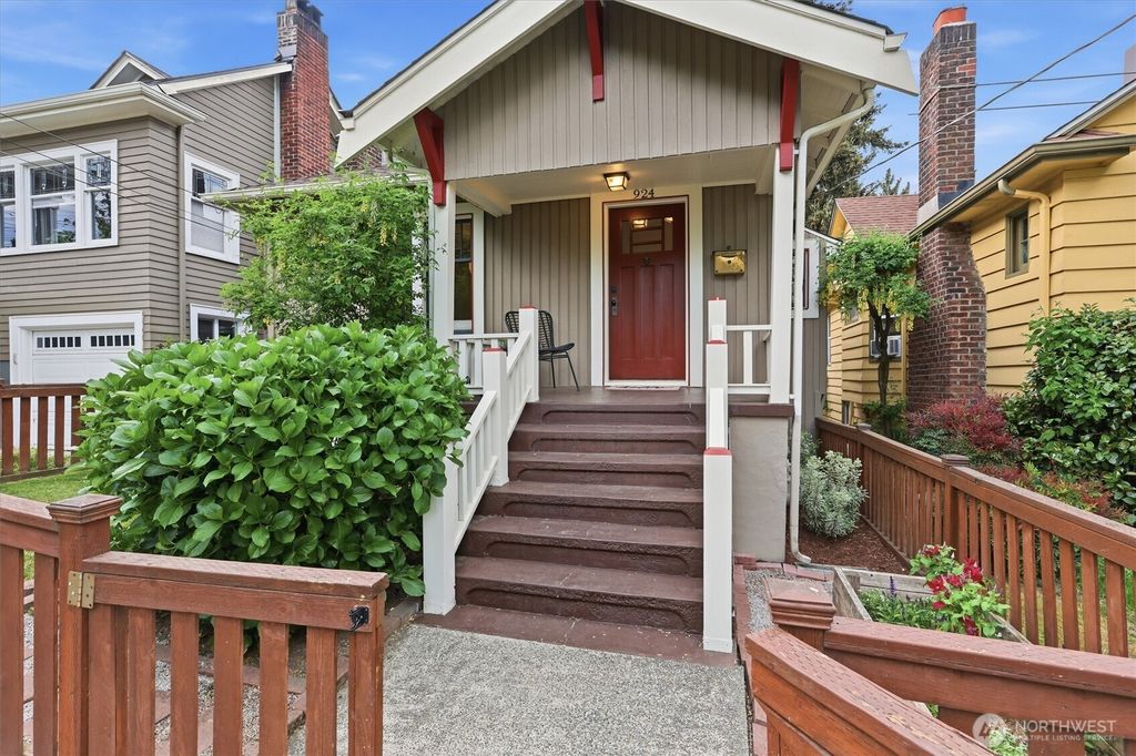 Photo of 924 N 75th Street, Seattle, WA 98103 (MLS # 2522931)