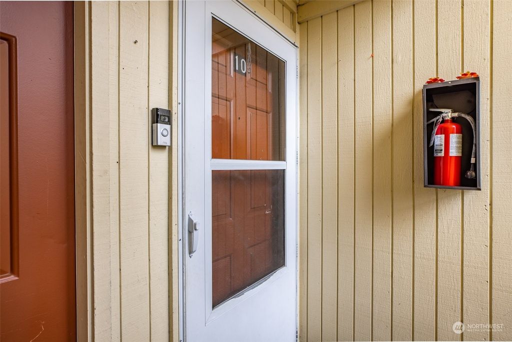 Photo of 31003 14th Avenue S #B10, Federal Way, WA 98003 (MLS # 2232108)