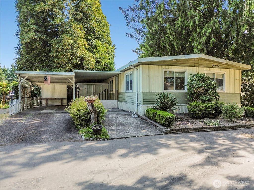 Photo of 900 29th Street SE #E-22, Auburn, WA 98002 (MLS # 2393762)