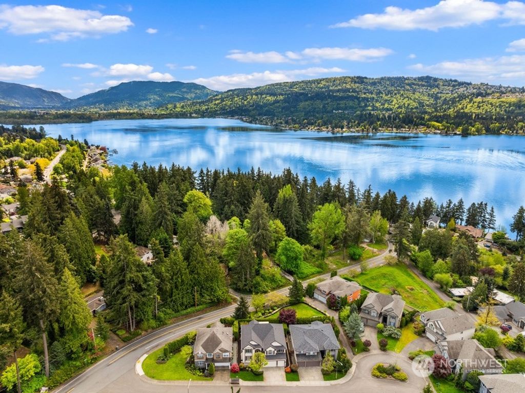 Photo of 19465 SE 28th Place, Sammamish, WA 98075 (MLS # 2224122)